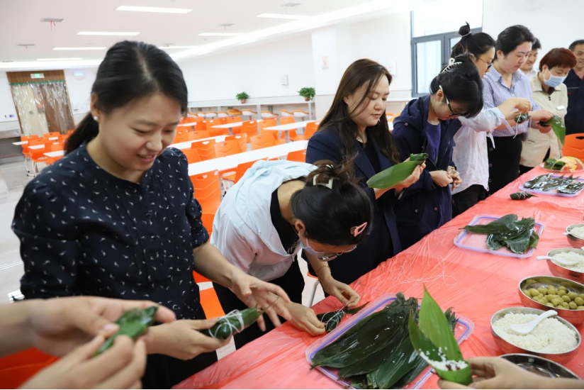 浓浓端午情 关爱暖人心——陕西直升机产业发展园开展端午节体验、慰问系列活动