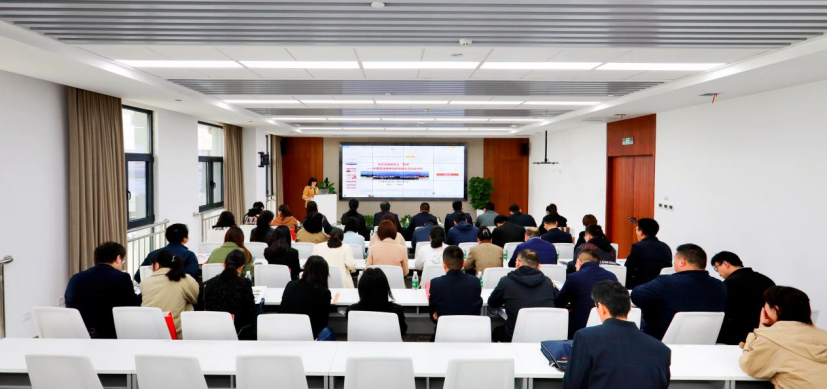 陕西省委党校省直机关年轻公务员专题培训班实践教学活动在陕西直升机产业发展园举行